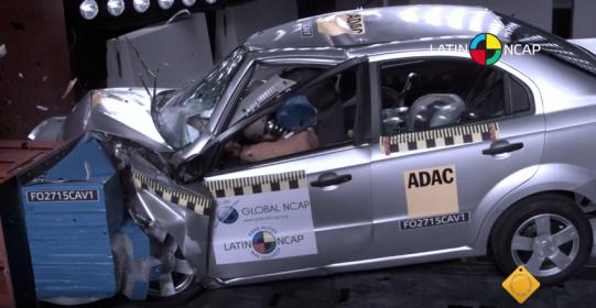  Chevrolet Aveo obtiene estrellas en prueba de choque en América Latina -